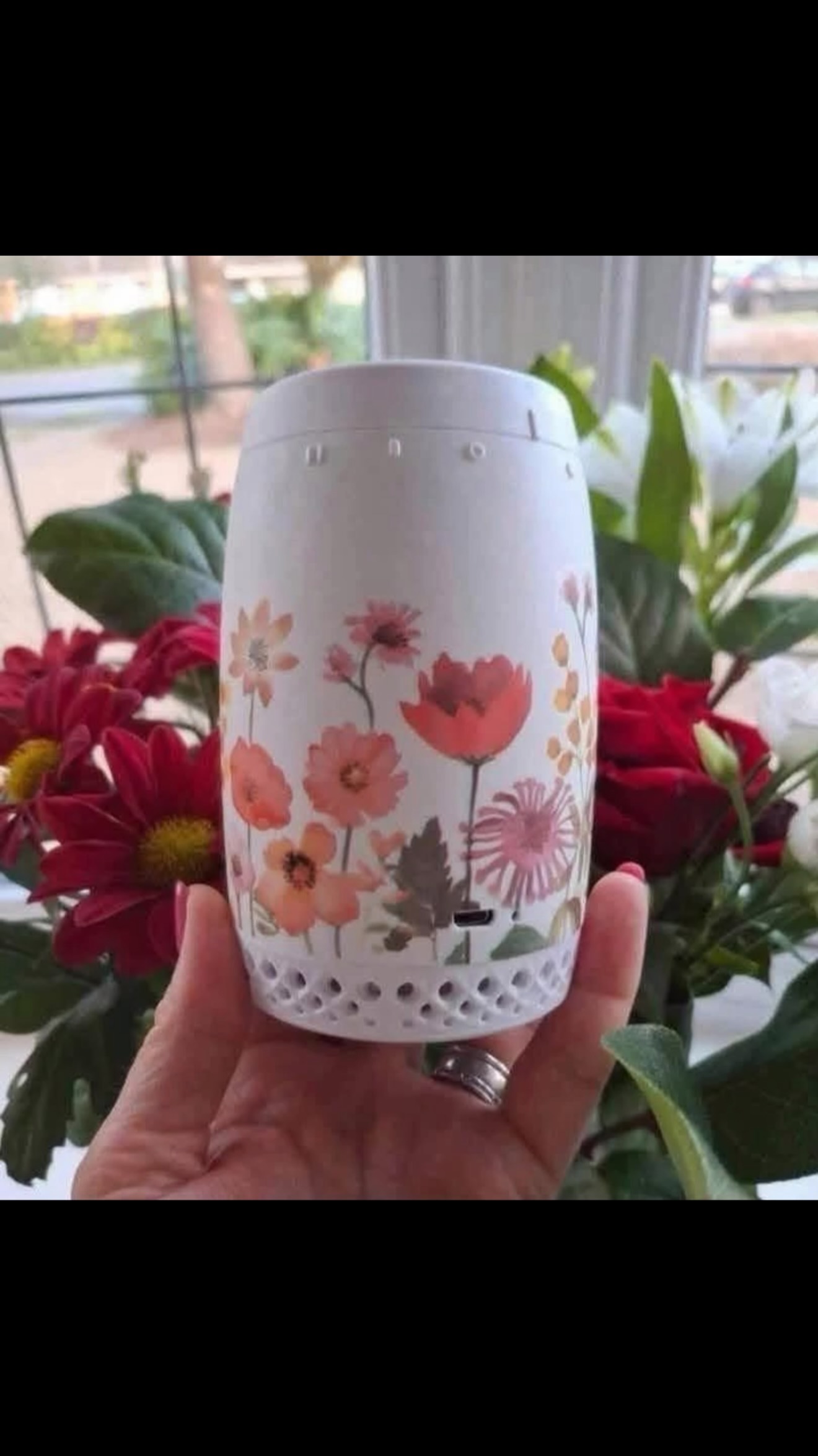 🚗✨ Take your favorite Scentsy fragrance wherever life takes you!

Our portable fan systems are perfect for road trips, daily commutes, vacations, and more.

✔️ Battery operated or plug in with the included USB cable
✔️ Fits most standard cup holders
✔️ Use 1 or 2 Scentsy Pods—you choose the fragrance strength!

No wax.
No spills.
No mess.
Just fresh, incredible fragrance wherever the road leads. 💛