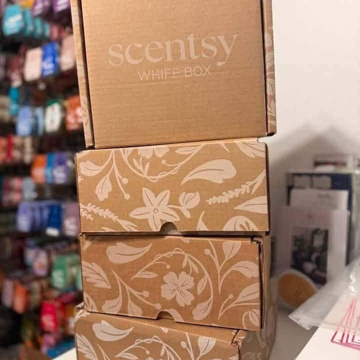 🍂 I need 5 noses. Yep. Noses. 😂

Fall fragrances are rolling in, and instead of me telling you what I think smells amazing, I want to know what YOU think.

I’m putting together just 5 Fall Fragrance Review Boxes, packed with FULL-SIZE products featuring the NEW Fall fragrances.

Your assignment? The easiest homework ever:

👃 Smell all the things
🍁 Try the new fragrances in your own home
⭐ Rate your favorites
🗣️ Give me your completely honest opinion — even if one gets a hard NOPE

Each box is $35 and has a $63 value, so you’re getting a whole lot of fall goodness while helping me figure out which fragrances are actually worth all the hype.

I only have 5 boxes available.

Want to be one of my official Fall Fragrance Reviewers?

Comment NOSE below 👃 and I’ll reach out with the details!

#LegallyScented #FallFragranceReview #FallScents #ScentsyFall #fyp